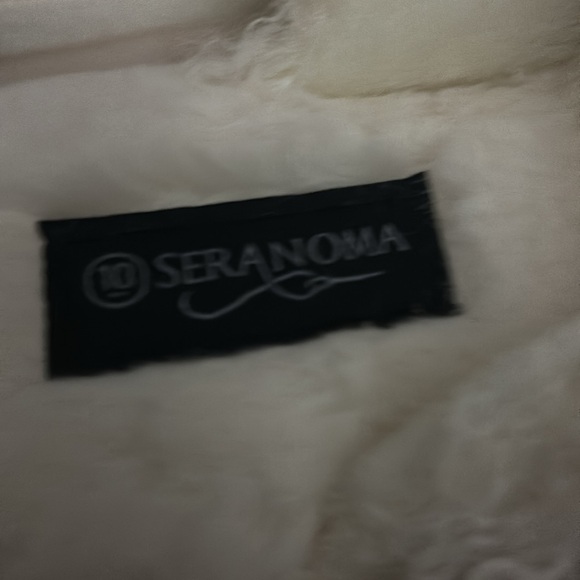 Seranoma NWT Sz 10 Fluffy and Well Made! Gift ready! - Picture 3 of 6